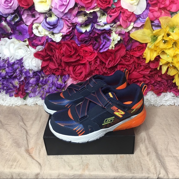 NWT sketchers thermoflux 2.0 big kid size 4. Have box and can ship it. - Picture 2 of 5